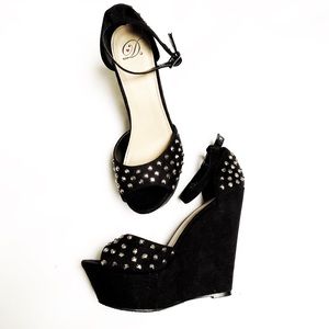 NWOT Gunmetal Rhinestone Wedge Sandals